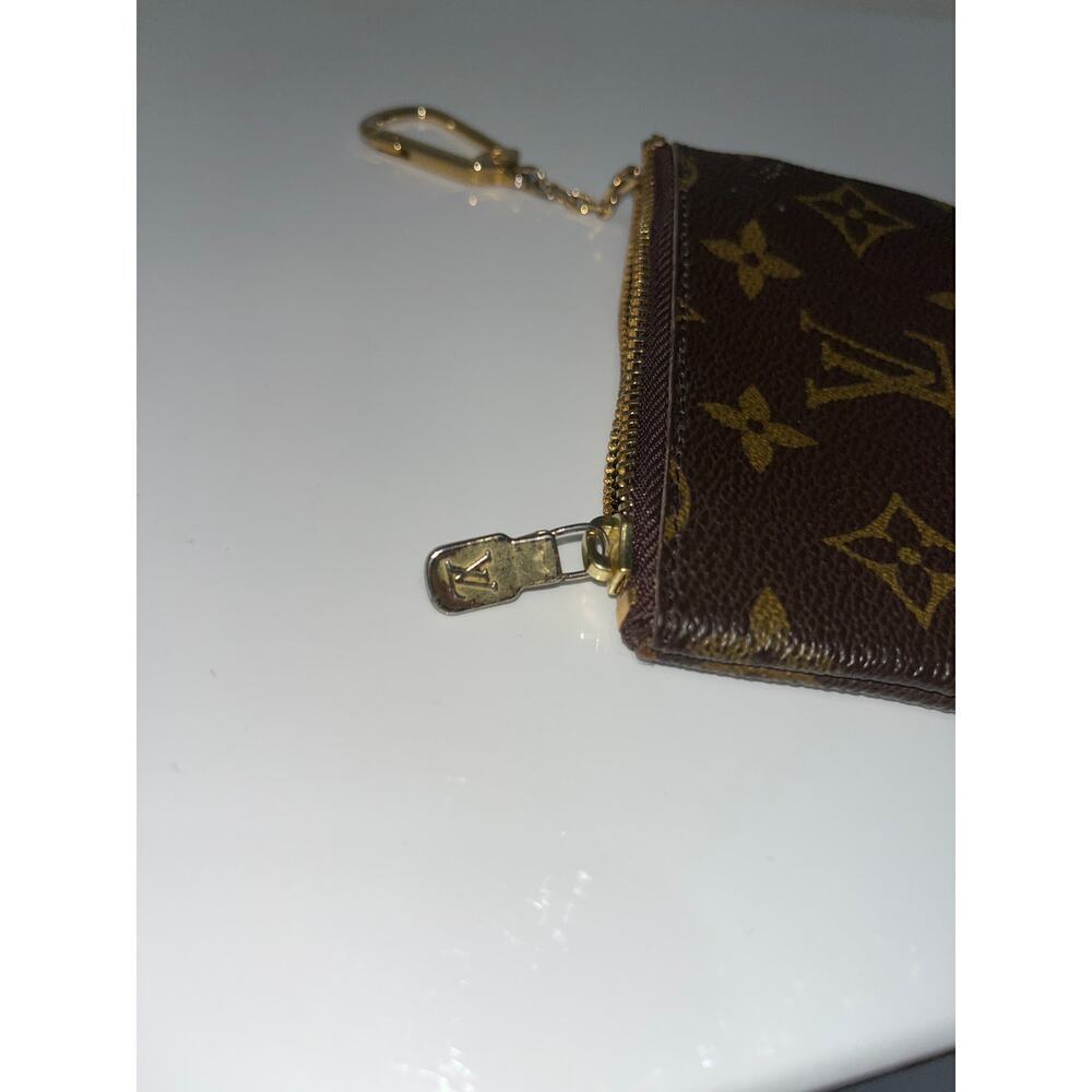 Louis Vuitton - Picture 3 of 6